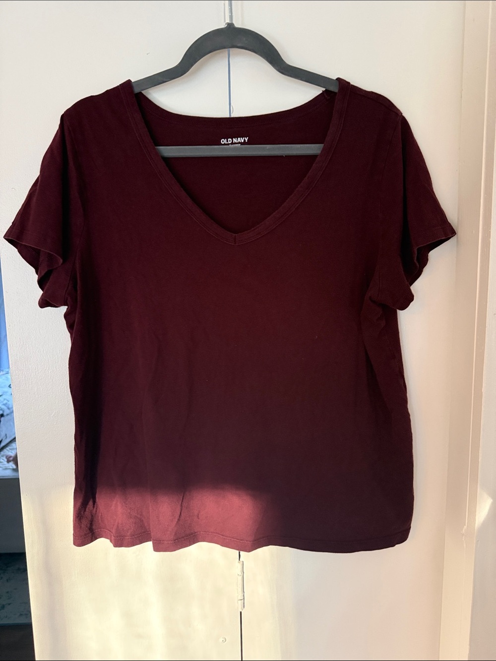 Maroon Old Navy Short-Sleeve V-Neck Tee in Wine